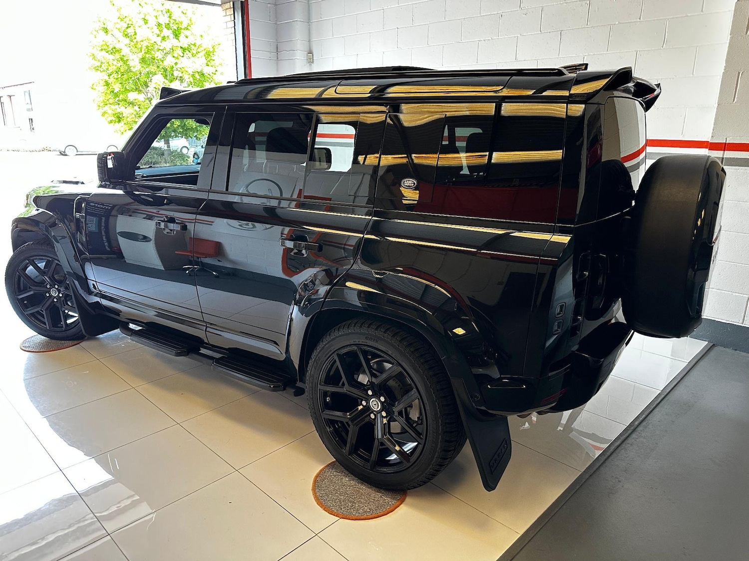 Used Land Rover Defender 110 2023 for sale - 76108350: Photo 8