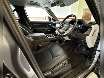 Used Land Rover Defender 110 2022 for sale - 75927070: Photo
