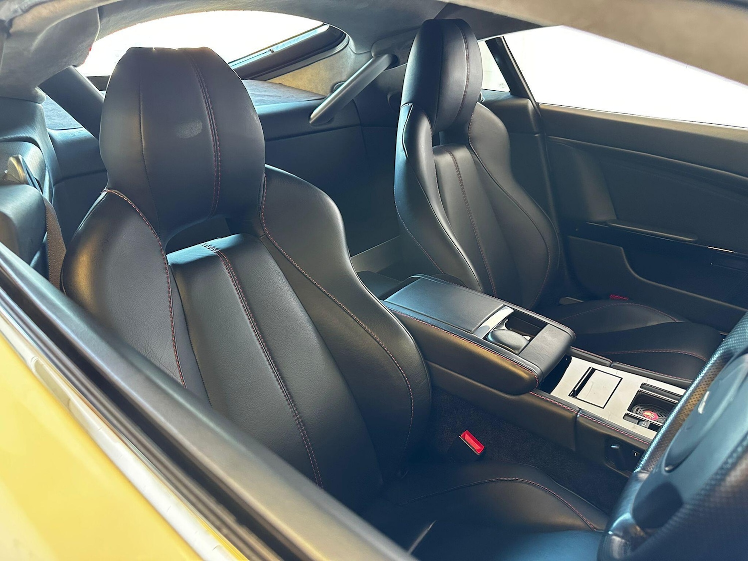 Used Aston Martin Vantage 2016 for sale - 77768852: Photo 12