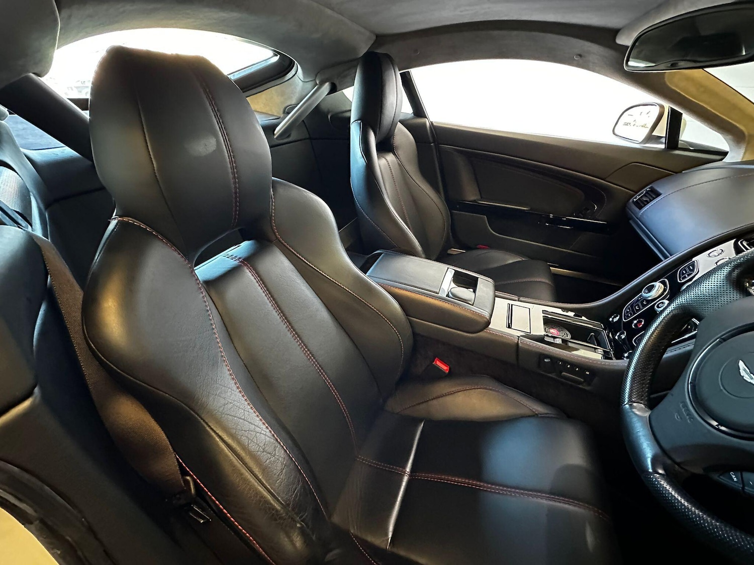 Used Aston Martin Vantage 2016 for sale - 77768852: Photo 31