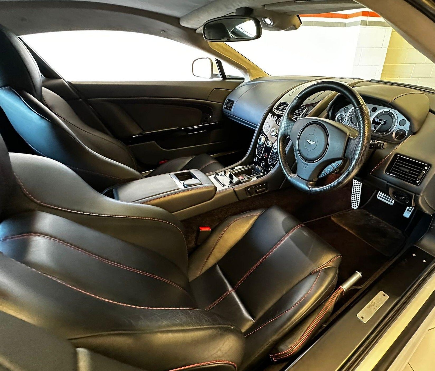 Used Aston Martin Vantage 2016 for sale - 77768852: Photo 4