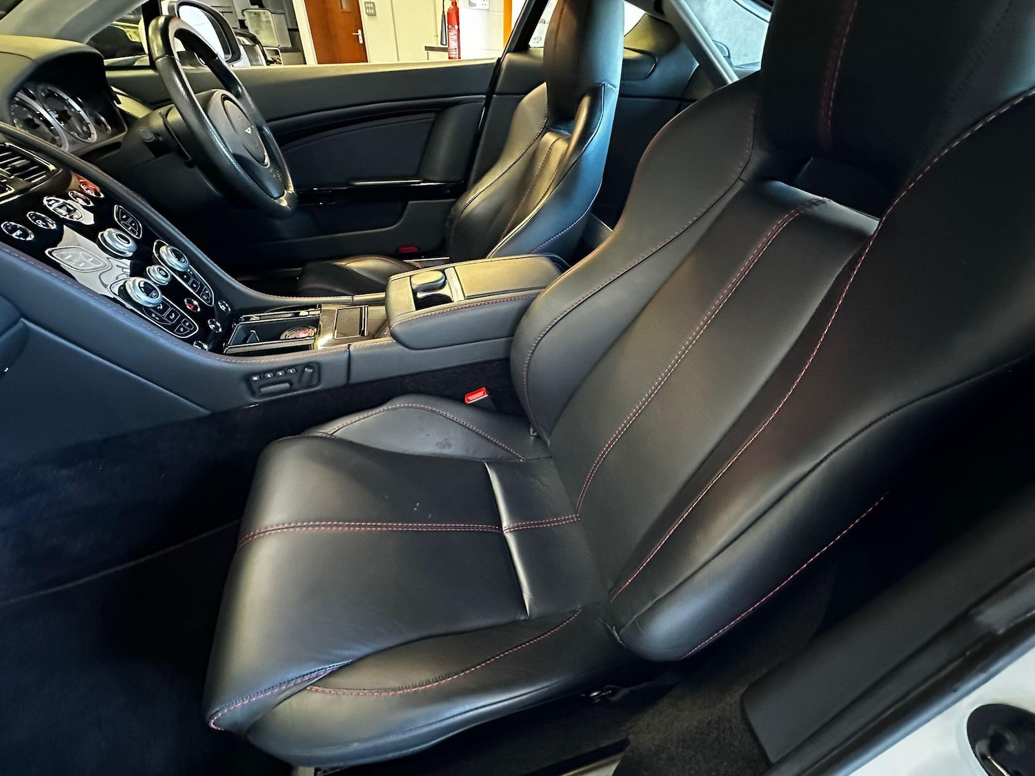 Used Aston Martin Vantage 2016 for sale - 77768852: Photo 44