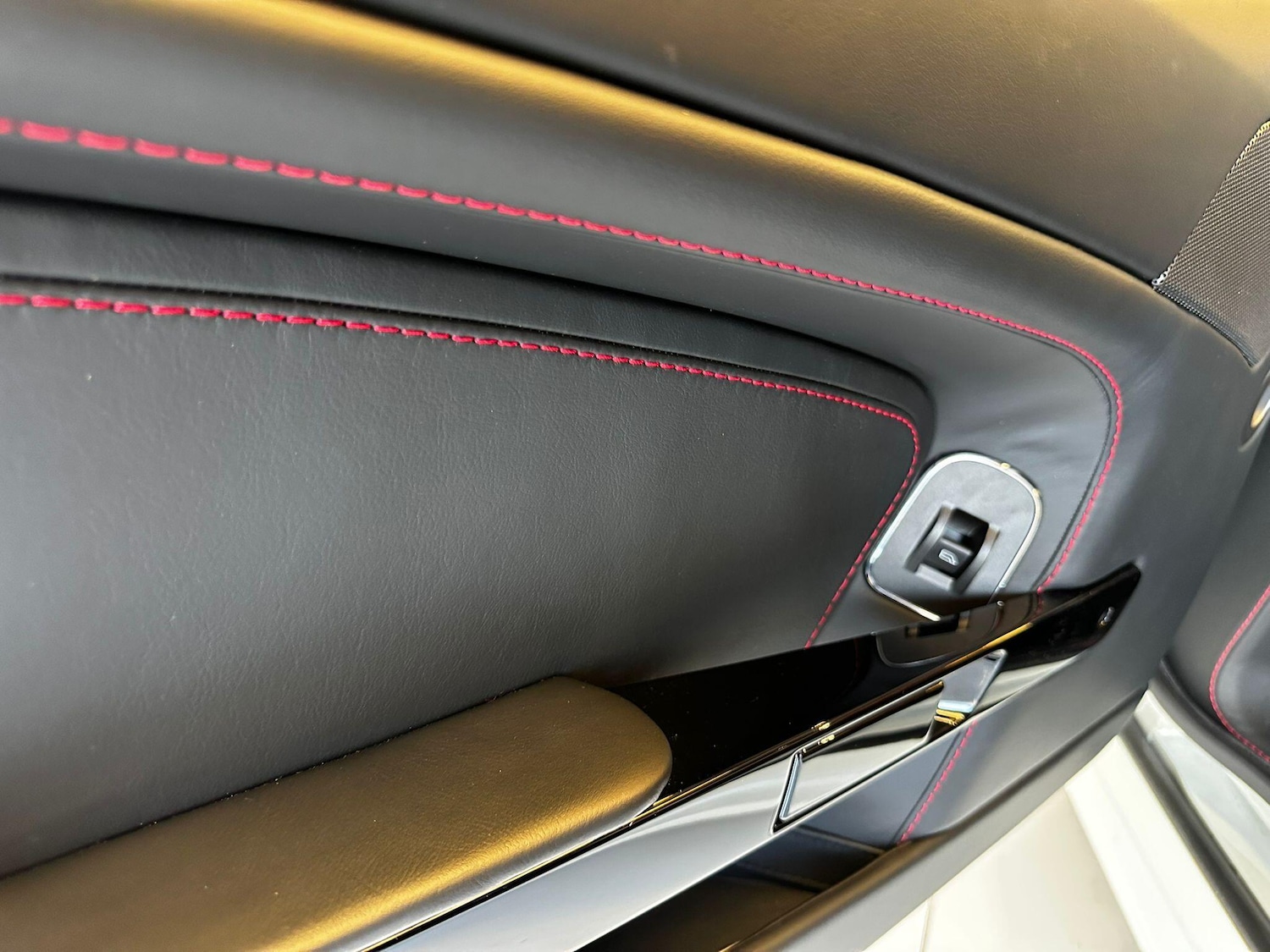 Used Aston Martin Vantage 2016 for sale - 77768852: Photo 48