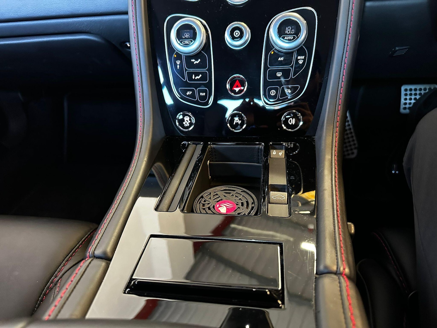 Used Aston Martin Vantage 2016 for sale - 77768852: Photo 65