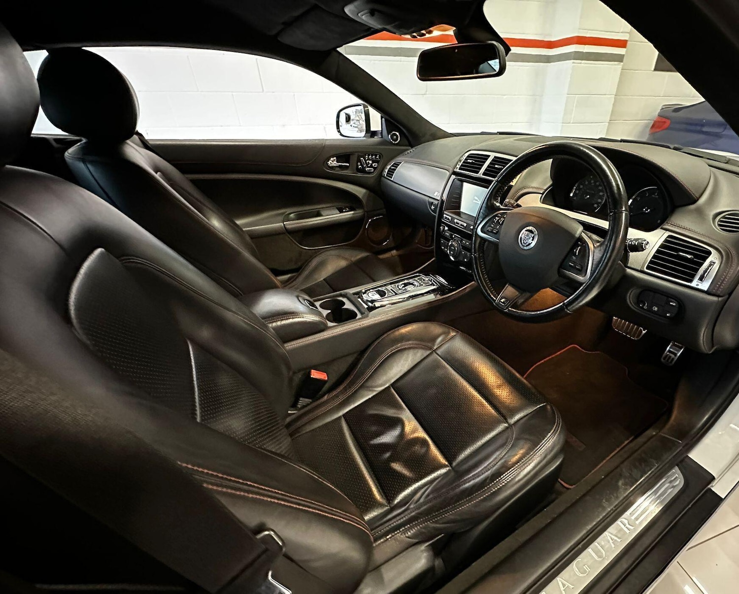 Used Jaguar XKR 2011 for sale - 77029083: Photo 4