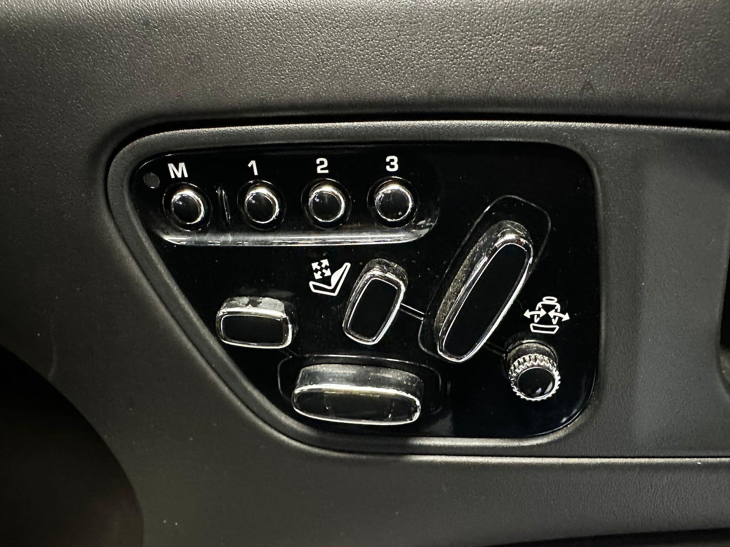 Used Jaguar XKR 2011 for sale - 77029083: Photo 49