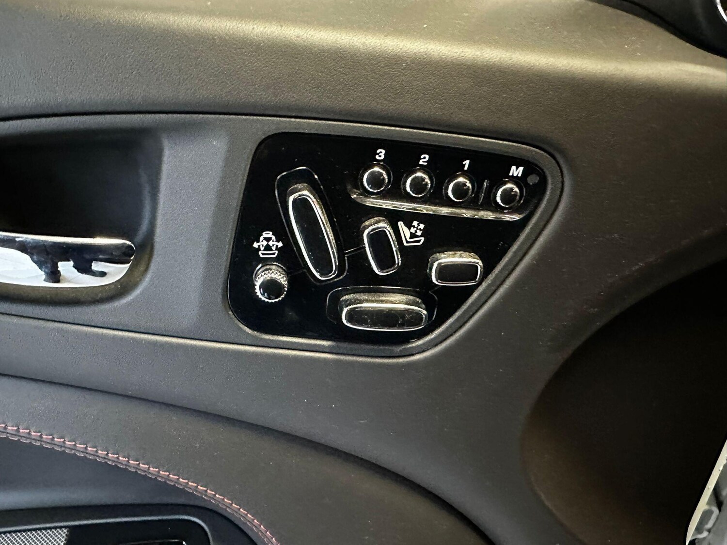 Used Jaguar XKR 2011 for sale - 77029083: Photo 64