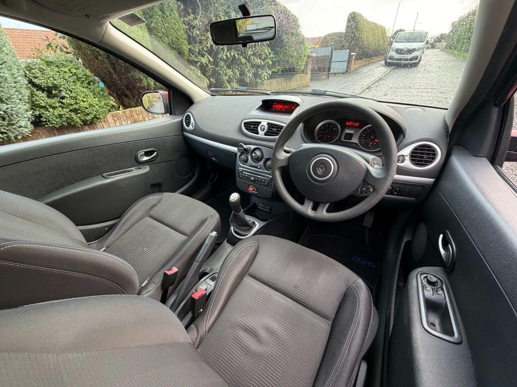 Used Renault Clio 2011 for sale - 76976893: Photo 12