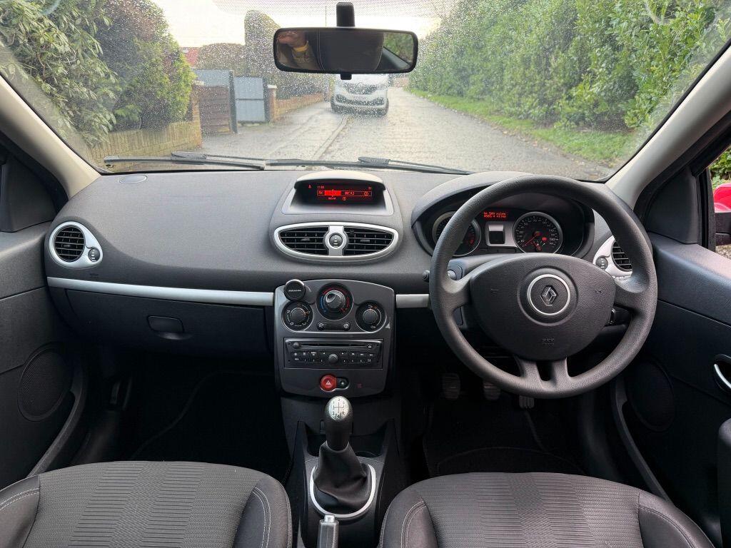 Used Renault Clio 2011 for sale - 76976893: Photo 15