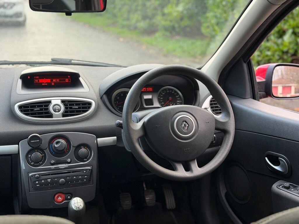 Used Renault Clio 2011 for sale - 76976893: Photo 17