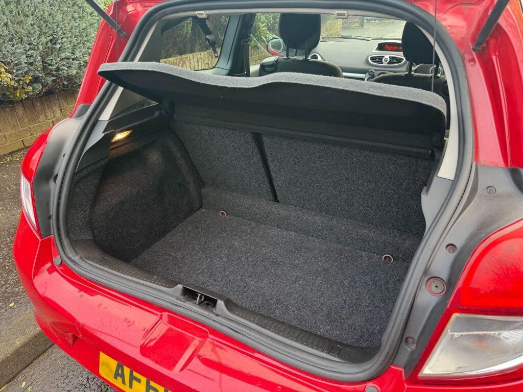 Used Renault Clio 2011 for sale - 76976893: Photo 23