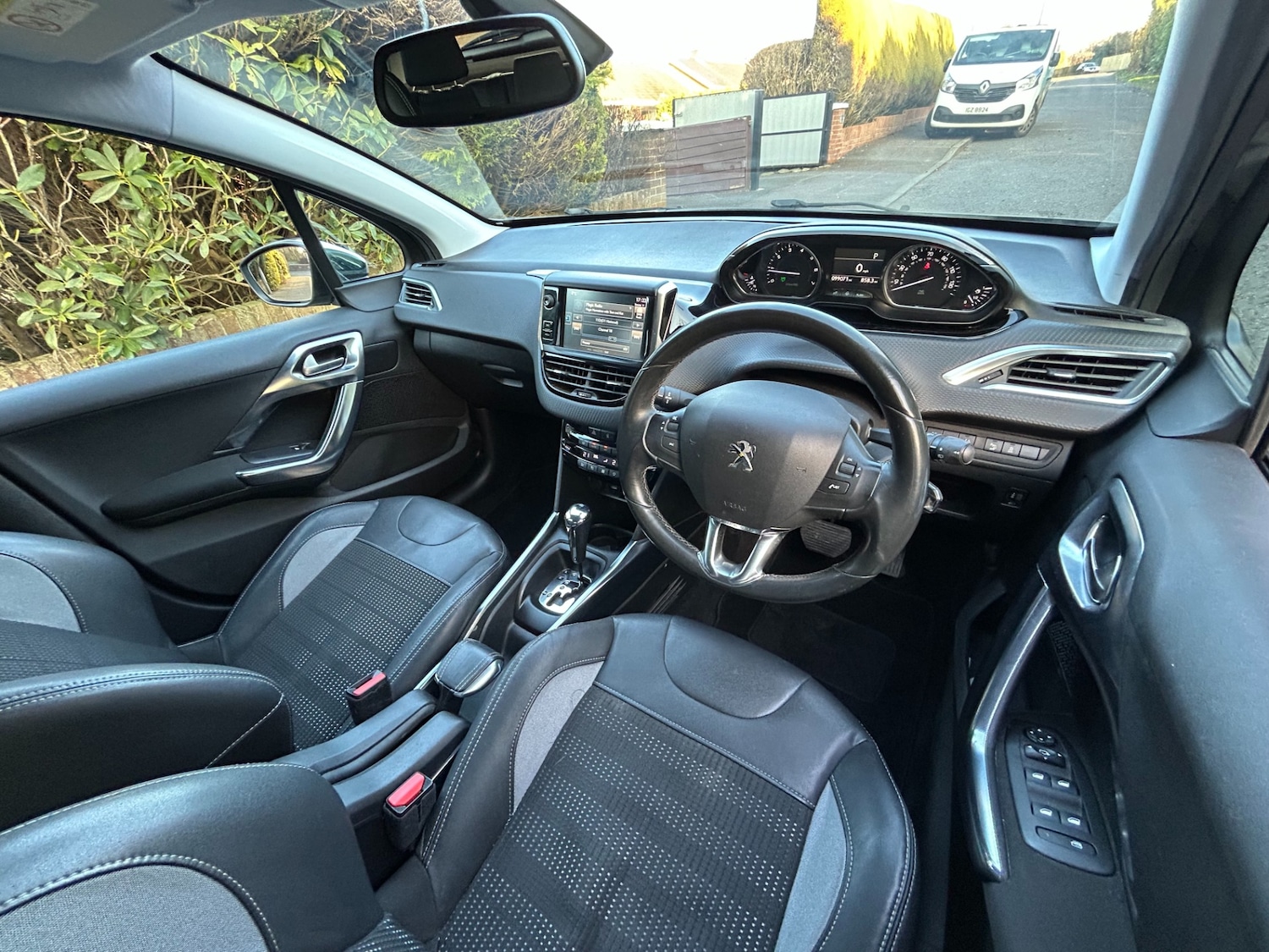 Used Peugeot 2008 2015 for sale - 76268643: Photo 10