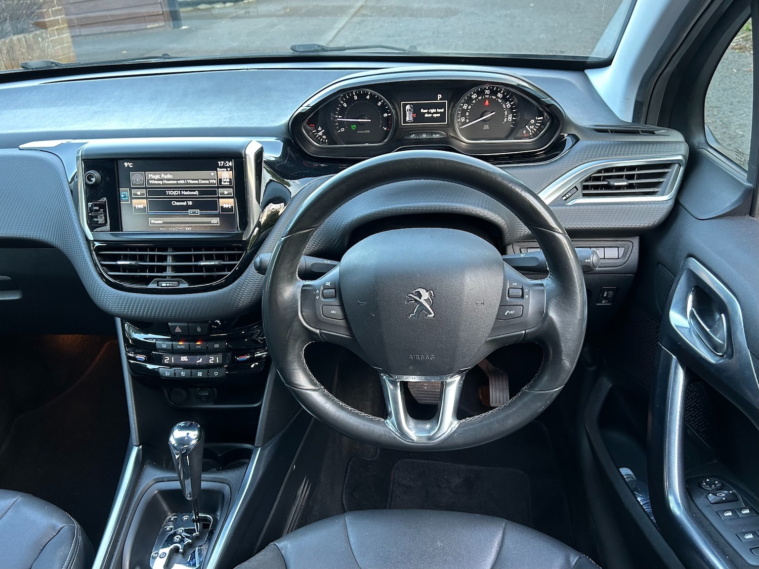 Used Peugeot 2008 2015 for sale - 76268643: Photo 14