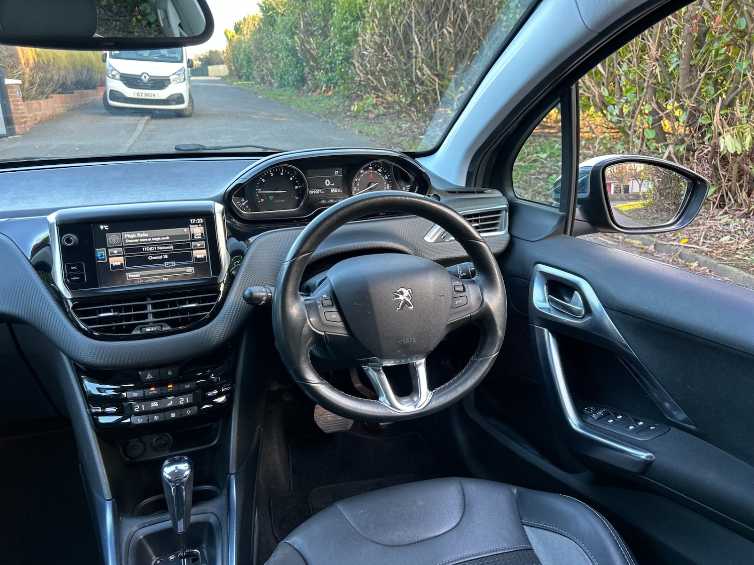 Used Peugeot 2008 2015 for sale - 76268643: Photo 15