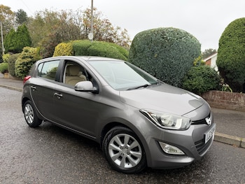 Used Hyundai i20 2013 for sale - 76277122: Photo 2