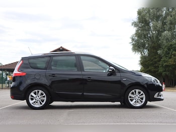 Used Renault Grand Scenic 2015 for sale - 79448404: Photo