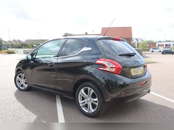 Used Peugeot 208 2015 for sale - 79764710: Photo