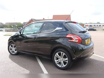 Used Peugeot 208 2015 for sale - 79764710: Photo
