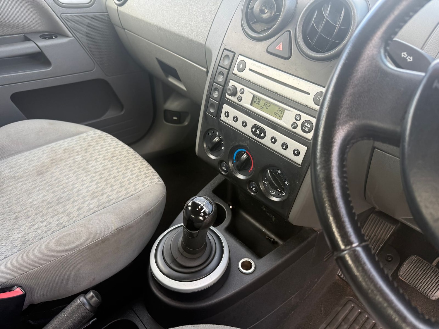 Used Ford Fusion 2004 for sale - 77576545: Photo 8