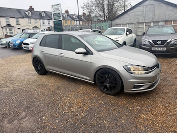 Used Volkswagen Golf 2017 for sale - 77512745: Photo