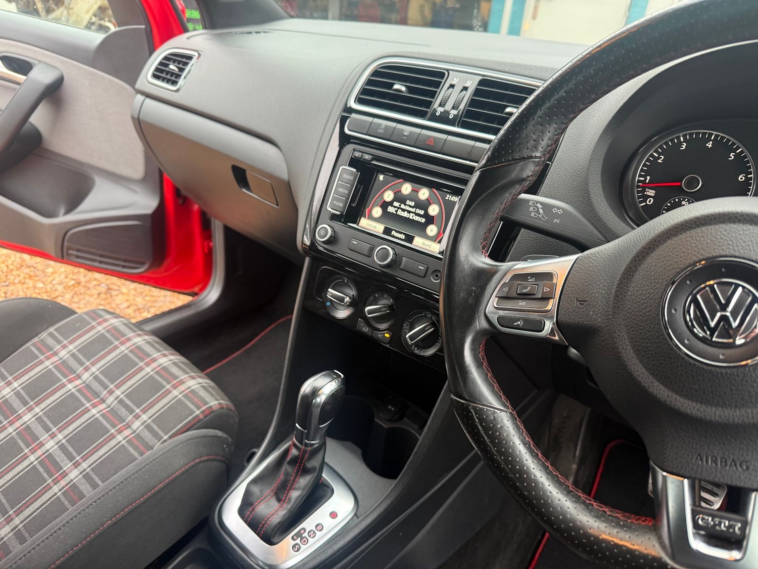 Used Volkswagen Polo 2013 for sale - 77894048: Photo 13