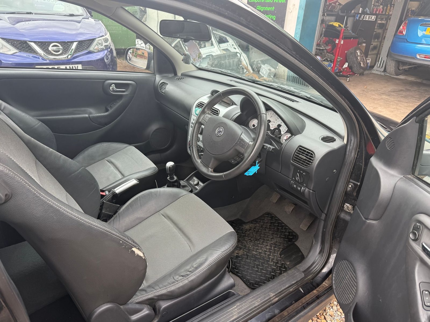 Vauxhall Corsa 2006 - 1.2i 16v SXi+ Hatchback 3dr Petrol Manual (139 g/km, 79 bhp) - Image 6