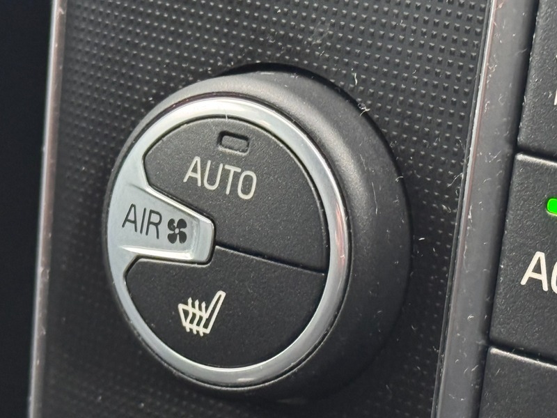 Used Volvo V40 2016 for sale - 76768916: Photo 15