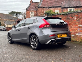 Used Volvo V40 2016 for sale - 76768916: Photo