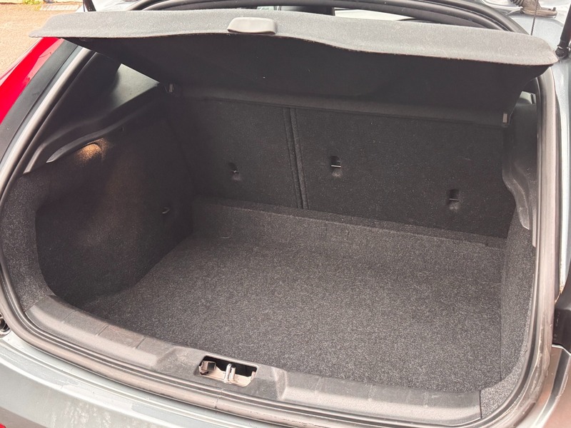 Used Volvo V40 2016 for sale - 76768916: Photo 9