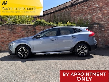 Used Volvo V40 2017 for sale - 79314293: Photo