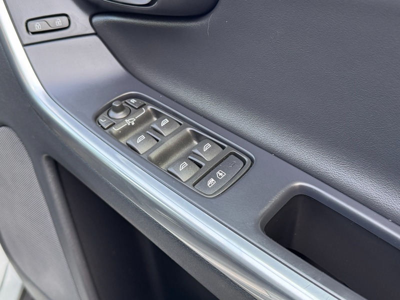 Used Volvo XC60 2015 for sale - 78201395: Photo 15