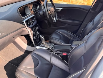 Used Volvo V40 2018 for sale - 79266298: Photo