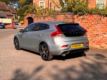 Used Volvo V40 2018 for sale - 79266298: Photo