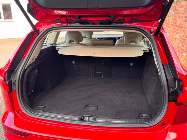 Used Volvo V60 2018 for sale - 76185839: Photo 8