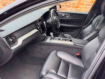 Used Volvo V60 2019 for sale - 76470709: Photo