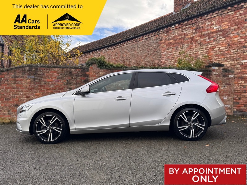 Used Volvo V40 2019 for sale - 76470736: Photo 1