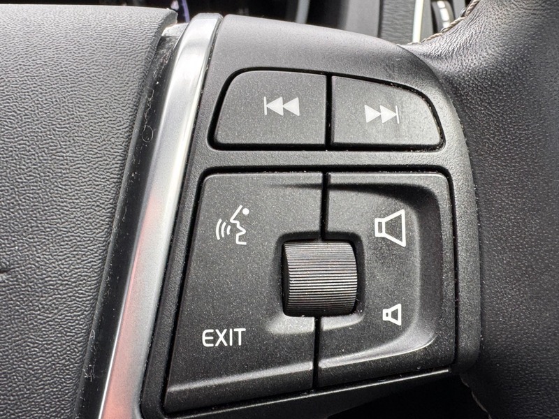 Used Volvo V40 2019 for sale - 76470736: Photo 17