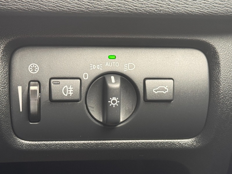 Used Volvo V40 2019 for sale - 76470736: Photo 18