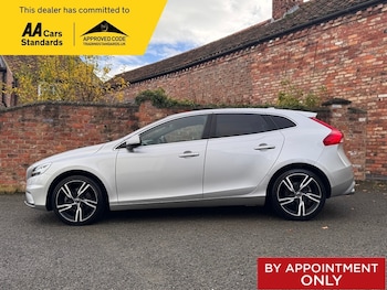 Used Volvo V40 2019 for sale - 76470736: Photo