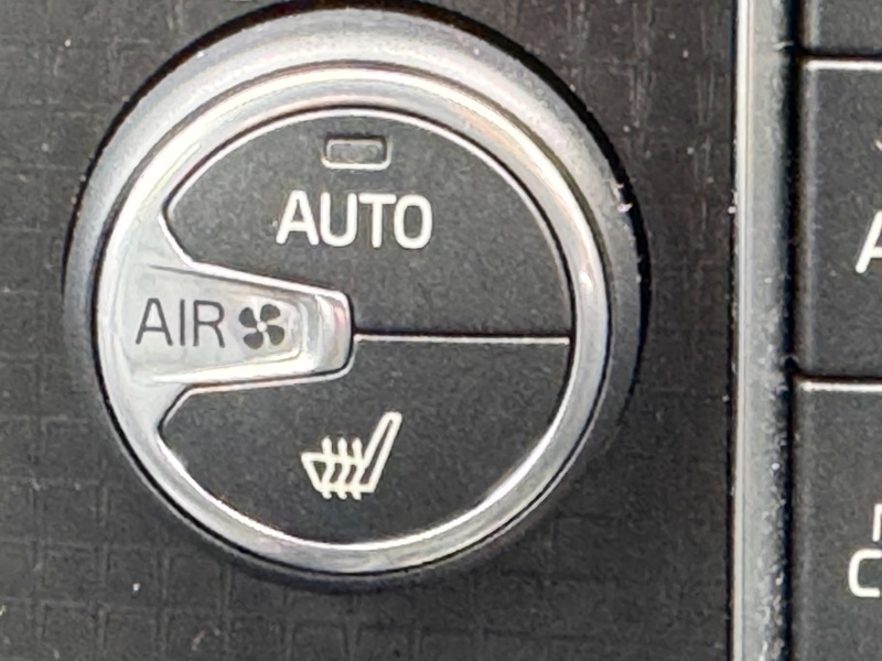 Used Volvo V40 2019 for sale - 76470736: Photo 25