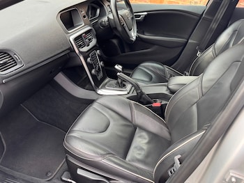 Used Volvo V40 2019 for sale - 76470736: Photo