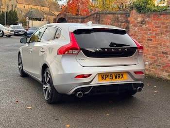 Used Volvo V40 2019 for sale - 76470736: Photo