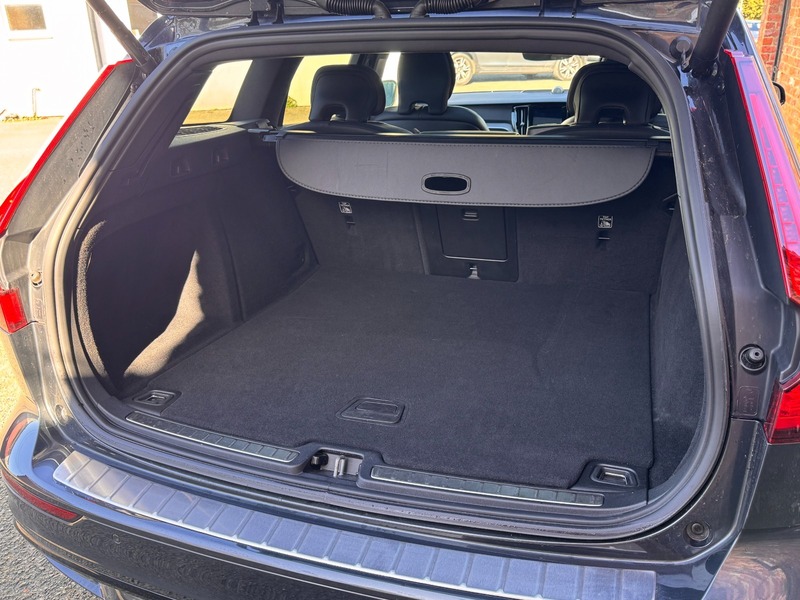 Used Volvo V60 2019 for sale - 77920972: Photo 15