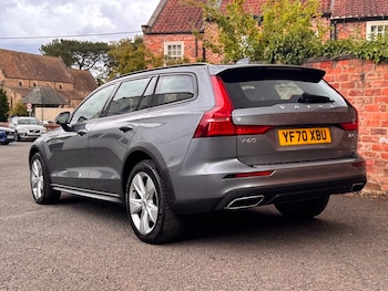 Used Volvo V60 2020 for sale - 79385622: Photo