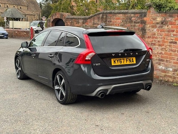 Used Volvo V60 2017 for sale - 75643181: Photo