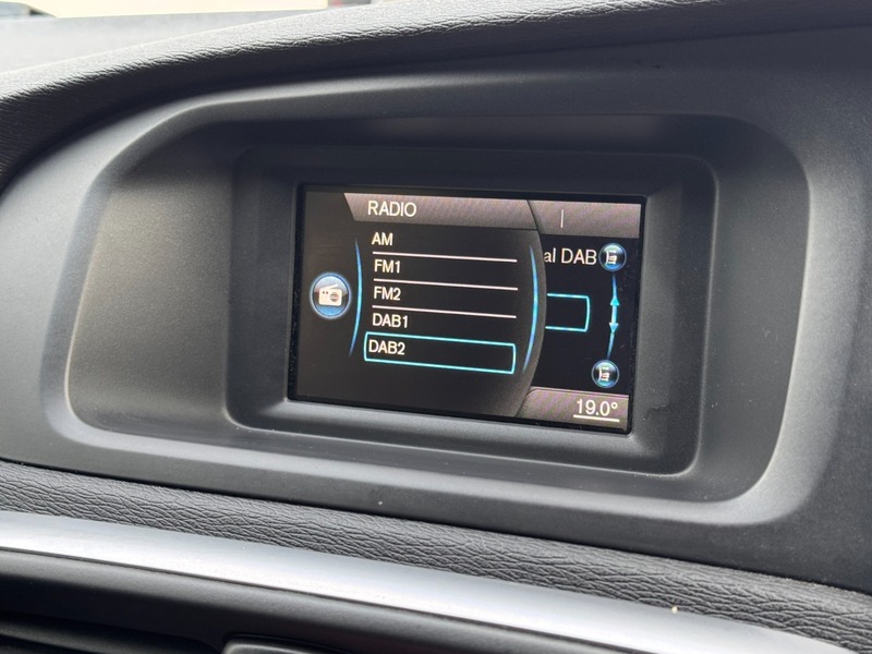 Used Volvo V40 2015 for sale - 76520884: Photo 13