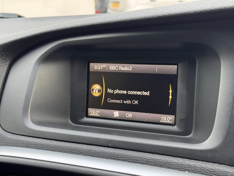 Used Volvo V40 2015 for sale - 76520884: Photo 14