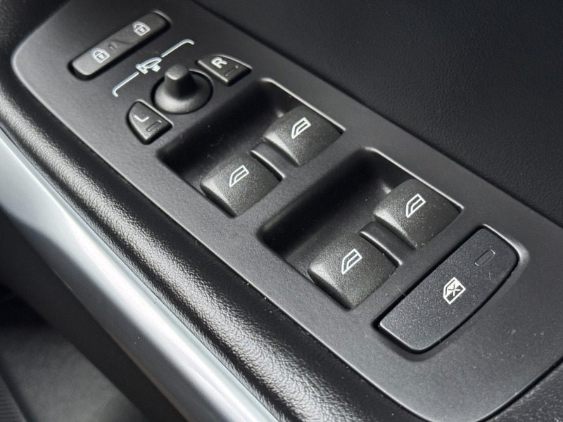 Used Volvo V40 2015 for sale - 76520884: Photo 19