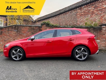 Used Volvo V40 2015 for sale - 76520884: Photo