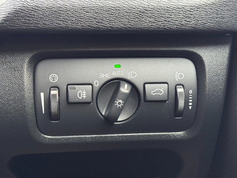 Used Volvo V40 2015 for sale - 76520884: Photo 20